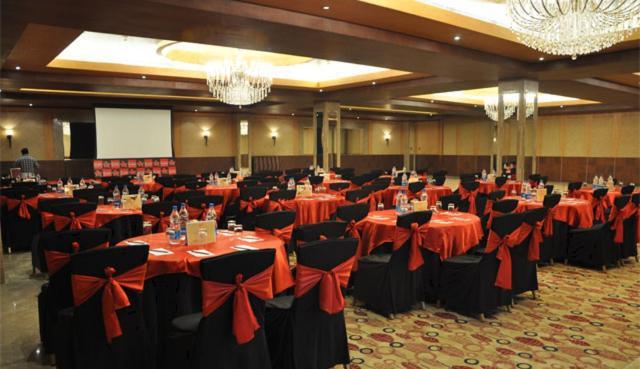 Savoy Suites Manesar Gurgaon Esterno foto