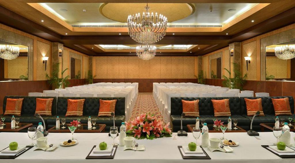 Savoy Suites Manesar Gurgaon Esterno foto